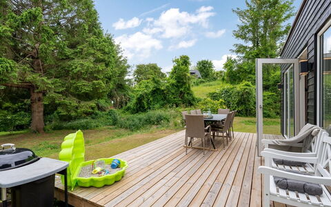 Albina - 650M from the Sea: Herbe, Bois, Arbuste, Jardin, Lot Terre, Plate-Forme, Porche, Dur, Tache De Bois
