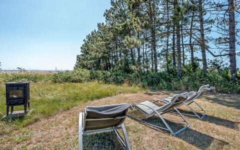 Tatianna - 100M from the Sea: Bois, Domicile, Porche, Plate-Forme, Dur, Toit, Tache De Bois, Parquet, Eco Hôtel