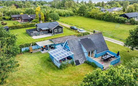 Annalia - 400M from the Sea: Toit, Lot Terre, Zone Rurale, Domicile, Chalet, Biens, Pelouse, Aménagement Paysager, Prairie, Jardin