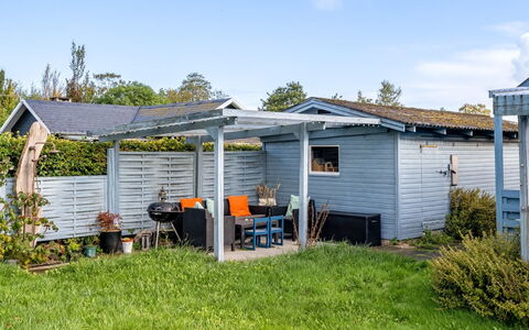 Annalia - 400M from the Sea: Toit, Arbuste, Domicile, Maison, Siding, Jardin, Chalet, Lot Terre, Couverture De Sol, Batiments Jardin
