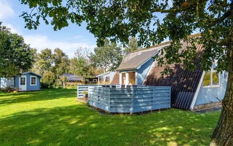 Annalia - 400M from the Sea: Herbe, Lot Terre, Chalet, Zone Rurale, Pelouse, Jardin, Ombre, Batiments Jardin, Prairie, Cour