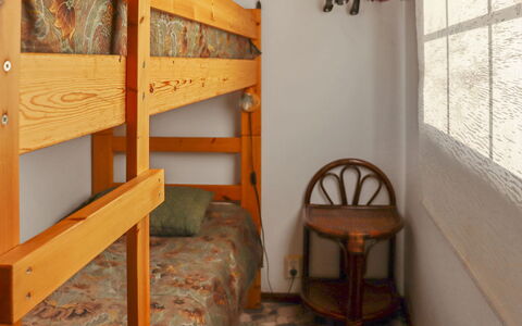 Mukalilla, Paritalo Sis Loppusiivouksen: Chambre, Lit, Drap De Lit, Bois, Literie, Meubles, Design Intérieur, Lit Superposé, Sol, Cadre De Lit