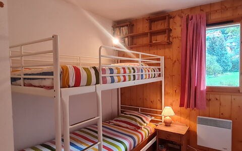 Chalets D'Or D: Meubles, Sol, Design Intérieur, Sol, Appartement, Chaise, Table Cuisine Et Salle A Manger, Verre, Ombre, Balcon