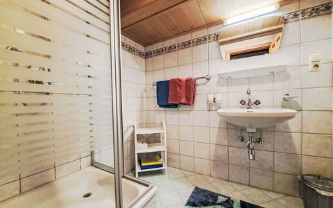 Hippach 718: Sol, Sol, Design Intérieur, Bois, Luminaire Plomberie, Pièce, Plafond, Meubles, Salle De Bains, Plomberie
