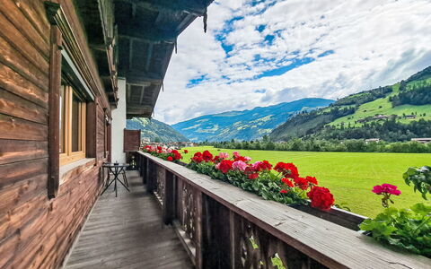 Hippach 718: Colline, Chaîne De Montagnes, Vallée, Station De Montagne, Crête, Balcon, Eco Hôtel, Alpes, Clôture, Village De Montagne