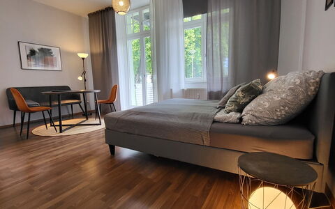 Modernes Apartment in Magdeburg: Design Intérieur, Sol, Sol, Meubles, Bois, Chambre, Lit, Textile, Parquet, Pièce