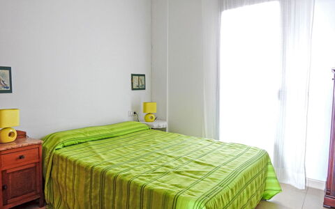 La Platja: Meubles, Lit, Design Intérieur, Chambre, Drap De Lit, Sol, Literie, Sol, Pièce, Bois
