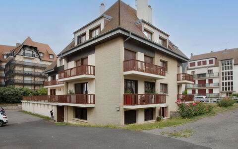 Le Grand Large: Bâtiment, Zone Résidentielle, Maison, Domicile, Toit, Quartier, Établissements Humains, Banlieue, Design Urbain, Biens