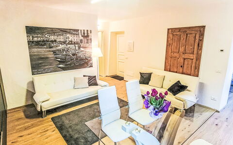 La Scaletta: Meubles, Design Intérieur, Sol, Sol, Canapé, Bois, Parquet, Pièce, Salon, Plafond