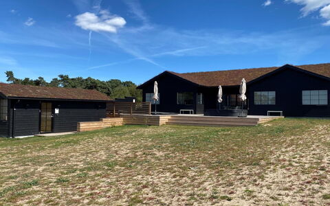 Adia - 650M from the Sea: Biens, Ombre, Allée, Ferme