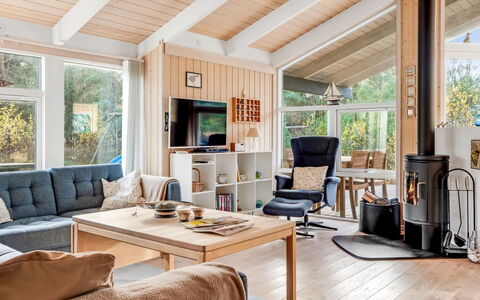 Siegfried - 400M from the Sea: Piscine, Mobilier De Jardin, Meubles, Recours, Dalle, Eco Hôtel, Ombre, Chaise, Loisir, Biens