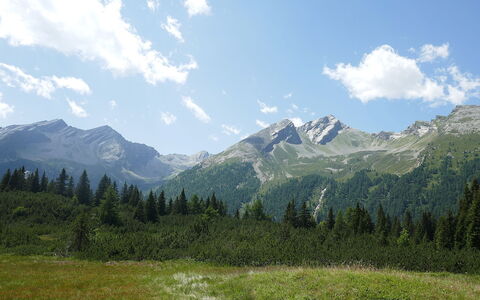 Larice: Ciel, Montagne, Montagnes Relief, Nuage, La Nature, Environnement Naturel, Colline, Chaîne De Montagnes, Paysage Naturel, Région Sauvage