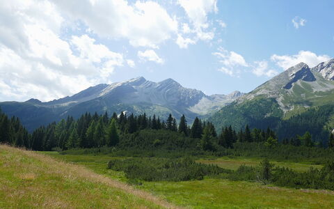 Larice: Ciel, Montagne, Montagnes Relief, Nuage, Vert, La Nature, Colline, Environnement Naturel, Herbe, Paysage Naturel