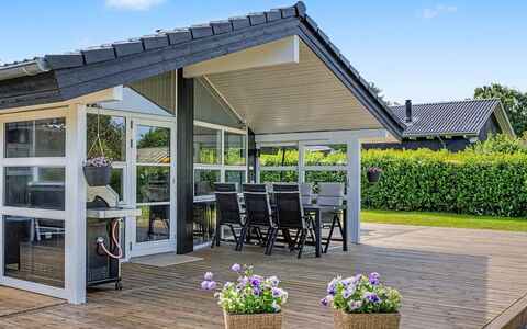 Frederikke - 875M from the Sea: Porche, Porte, Ombre, Chalet, Plate-Forme, Mobilier De Jardin, Structure En Plein Air, Patio, Store, Cour