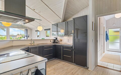 Frederikke - 875M from the Sea: Bois, Plafond, Design Intérieur, Sol, Parquet, Cuisine, Sol, Luminaire, Comptoir, Domicile