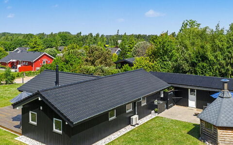 Frederikke - 875M from the Sea: Toit, Chalet, Cour, Jardin, Biens, Pelouse, Batiments Jardin, Siding, Ferme, Aménagement Paysager