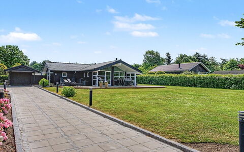 Frederikke - 875M from the Sea: Toit, Maison, Domicile, Chalet, Porte, Siding, Plate-Forme, Porche, Planche, Dur