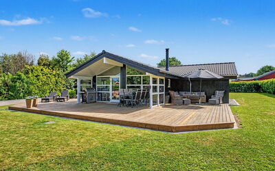 Frederikke - 875M from the Sea