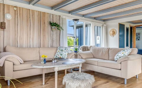 Nielsine - 250M from the Sea: Meubles, Design Intérieur, Sol, Bois, Sol, Plafond, Canapé, Pièce, Salon, Domicile