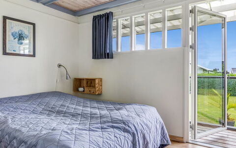 Nielsine - 250M from the Sea: Bois, Sol, Sol, Plafond, Design Intérieur, Chambre, Domicile, Lit, Drap De Lit, Pièce