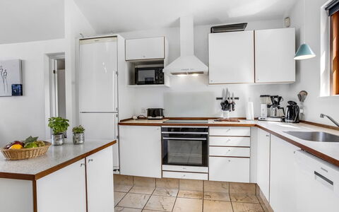 Rouwen - 120M from the Sea: Cuisine, Appareil De Cuisine, Comptoir, Principaux Appliance, Cabinetry, Design Intérieur, Électroménager, Sol, Plafond, Meubles