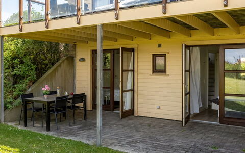 Rouwen - 120M from the Sea: Bois, Porche, Balcon, Tache De Bois, Chalet, Dur, Ombre, Plate-Forme, Cour, Structure En Plein Air