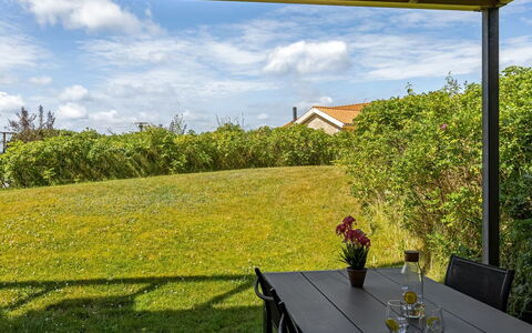 Rouwen - 120M from the Sea: Meubles, Mobilier De Jardin, Lot Terre, Ombre, Jardin, Chaise, Tableau De Plein Air, Pelouse