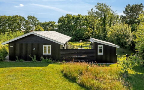 Voitto - 1Km to the Fjord: Domicile, Toit, Maison, Porte, Chalet, Ombre, Jardin, Couverture De Sol, Porche, Cour