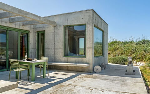 Rieke - 250M from the Sea: Maison, Toit, Domicile, Chalet, Arbuste, Couverture De Sol, Biens, Ferme, Siding, Batiments Jardin