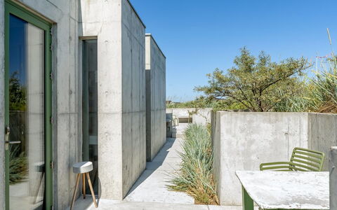 Rieke - 250M from the Sea: Maison, Toit, Domicile, Chalet, Arbuste, Couverture De Sol, Biens, Ferme, Siding, Batiments Jardin