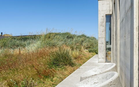 Rieke - 250M from the Sea: Maison, Toit, Domicile, Chalet, Arbuste, Couverture De Sol, Biens, Ferme, Siding, Batiments Jardin