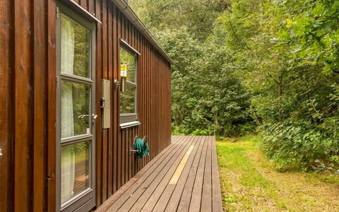Suna - from the Sea: Herbe, Bois, Zone Rurale, Arbuste, Chalet, Toit, Plaine, Lot Terre, Domicile, Couverture De Sol