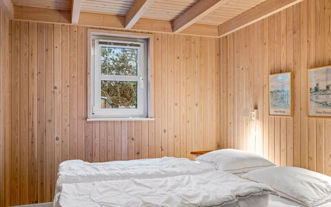 Henne - from the Sea: Bois, Sol, Sol, Chambre, Design Intérieur, Plafond, Lit, Drap De Lit, Parquet, Dur