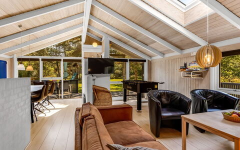 Rathulf - 700M from the Sea: Design Intérieur, Bois, Sol, Plafond, Meubles, Canapé, Sol, Salon, Domicile, Éclairage