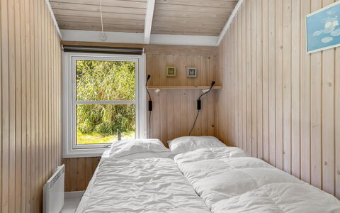 Rathulf - 700M from the Sea: Chambre, Bois, Lit, Drap De Lit, Literie, Sol, Plafond, Design Intérieur, Sol, Cadre De Lit