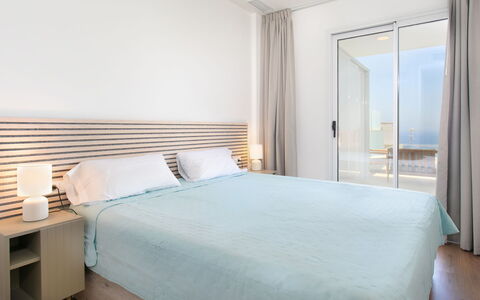D'Mediterranea Private Pool & Sauna: Meubles, Design Intérieur, Bois, Sol, Sol, Lit, Textile, Chambre, Plafond, Éclairage