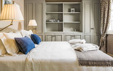 Celeste: Lit, Meubles, Chambre, Literie, Design Intérieur, Drap De Lit, Bois, Linge, Textile, Éclairage
