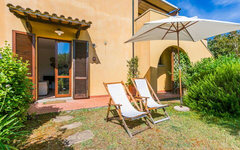 Il Castello: Domicile, Jardin, Biens, Eco Hôtel, Recours, Aménagement Paysager, Hacienda, Cour, Villa, Pot De Fleur