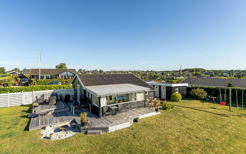 Raymond - 175M from the Sea: Biens, Ombre, Allée, Ferme