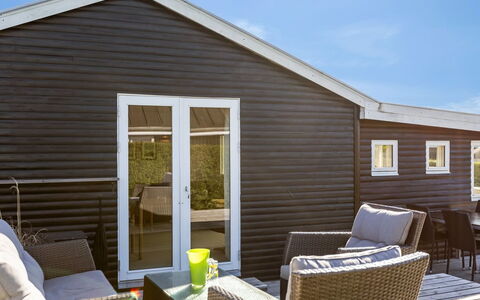 Raymond - 175M from the Sea: Biens, Ombre, Allée, Ferme