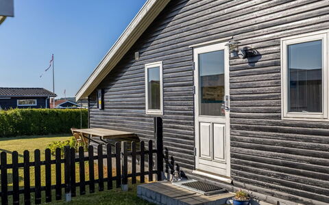 Raymond - 175M from the Sea: Biens, Ombre, Allée, Ferme