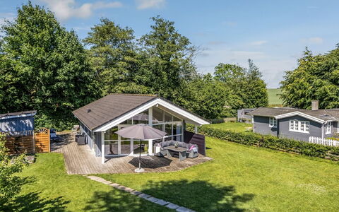 Alfwin - 300M from the Sea: Toit, Maison, Domicile, Chalet, Siding, Biens, Allée, Batiments Jardin, Cour, Cabanon