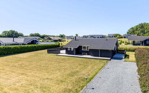 Ariadne - 400M from the Sea: Domicile, Chalet, Porche, Dur, Siding, Plate-Forme, Ombre, Planche, Biens, Batiments Jardin
