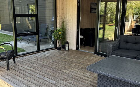 Abbo - 750M from the Sea: Bois, Sol, Sol, Parquet, Porte, Meubles, Dur, Tache De Bois, Chaise, Plate-Forme
