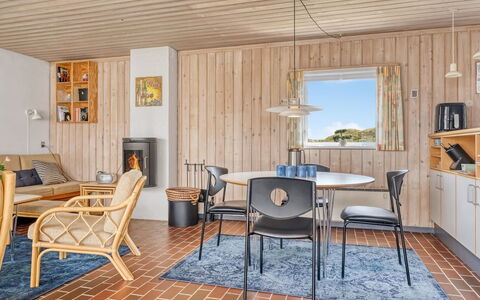 Aike - 1Km from the Sea: Bois, Domicile, Porche, Plate-Forme, Dur, Toit, Tache De Bois, Parquet, Eco Hôtel