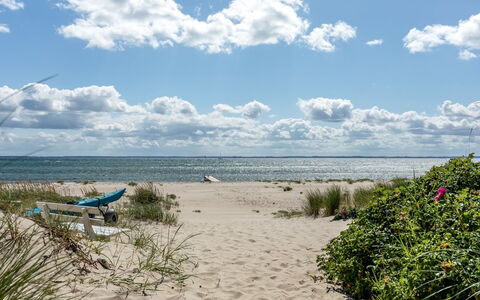 Frodde - 200M from the Sea: Ciel, Bleu, L'Eau, Plan D'Eau, Plage, Environnement Naturel, Horizon, Côte, Nuage, Été