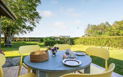Meglena - 250M from the Sea: Herbe, Prairie, Lot Terre, Chalet, Zone Rurale, Prairie, Batiments Jardin, Jardin, Cabanon