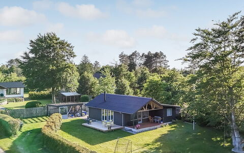 Meglena - 250M from the Sea: Herbe, Prairie, Lot Terre, Chalet, Zone Rurale, Prairie, Batiments Jardin, Jardin, Cabanon