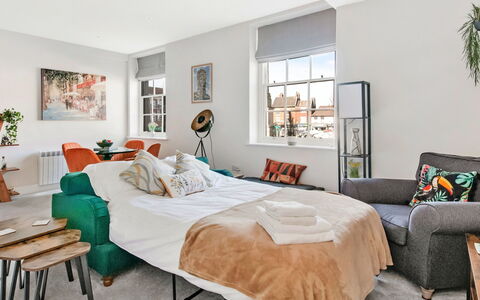 Market View Ripon: Meubles, Design Intérieur, Mur, Chambre, Sol, Lit, Sol, Pièce, Bois, Linge
