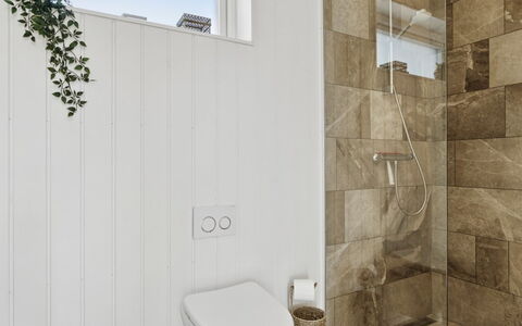 Fabine - 75M from the Sea: Bleu, Piscine, Meubles, Mobilier De Jardin, Recours, Chaise, Ombre, Eco Hôtel, Pot De Fleur